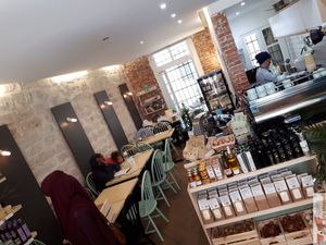 30 places at Oummi in Paris