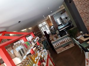 Fine epicery at Oummi in Paris