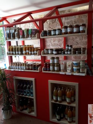 Fine epicery at Oummi in Paris