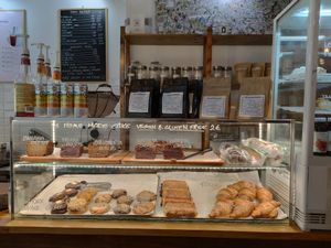 Tasty vegan baked goods at I Need Coffee in Granada