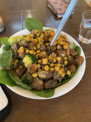 Vegan protein bowl with added mushrooms. SO GOOD. Tempeh so flavourful at SLA - Haarlemmerdijk in Amsterdam