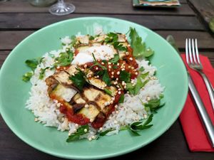 Zucchiniröllchen mit pikanter Tomatensauce at Pure Note in Dusseldorf