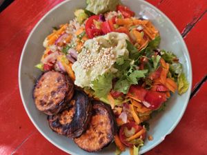 Quinoa Bowl with beans and sweet potato at Pure Note in Dusseldorf