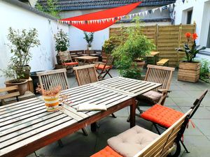 Outdoor seating in the backyard at Pure Note in Dusseldorf