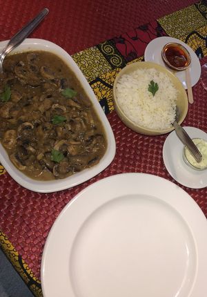 entrada de cogumelos e beringela, muito bem servido! foi meu prato principal  at Roda Viva in Lisbon