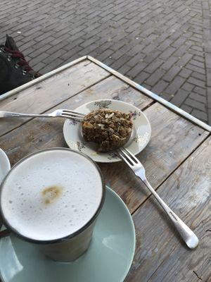 Vegan apple cake at Rose & Vanilla in Utrecht