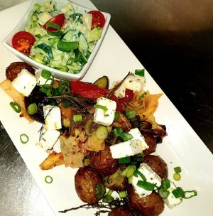 veganes Gemüse und Kartoffeln aus dem Ofen, like Feta und Zaziki-Krautsalat at Ox in Heitersheim
