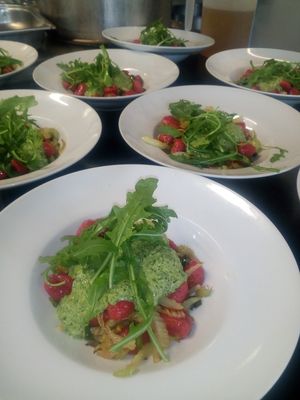 Rote Bete Gnocchi mit Staudensellerie, Frühlingszwiebeln und Rucola-Haselnuss Pesto   at Ox in Heitersheim