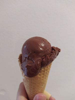 Intense Chocolate (vegan) mit veganer Waffel at gecobli in Munich