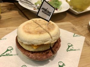 純素豬柳強漢堡😋
Vegan Sausage & JUST Egg Muffin  at Puffin Cafe in Macau