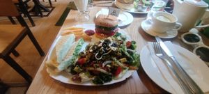 Mini Burger set at Puffin Cafe in Macau