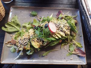Hummus-Avocado Brot at Café bRICK in Berlin