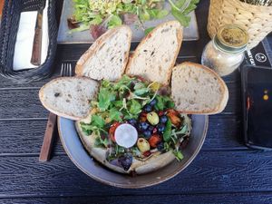 Vegane Hummus Bowl at Café bRICK in Berlin