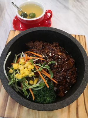 Signature 3 stone pot rice at Mother Earth 大地之素 in West Singapore