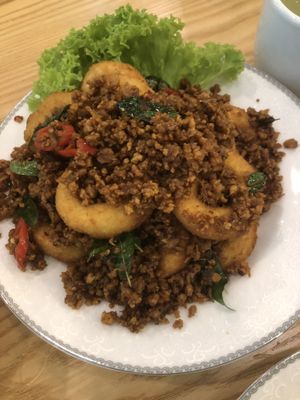 Spicy fragrant calamari ring at Mother Earth 大地之素 in West Singapore