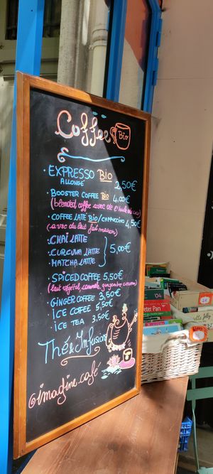 Drinks at Imagine Café in Paris