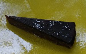 Raw cake at Imagine Café in Paris