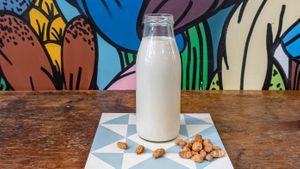 L'horchata, Lait de Souchet (75cl)🥛 at Imagine Café in Paris