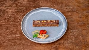 Snickers bar🥜 at Imagine Café in Paris