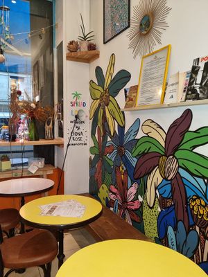  at Imagine Café in Paris