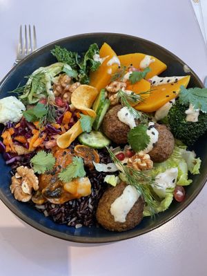 Seasonal bowl  at Imagine Café in Paris