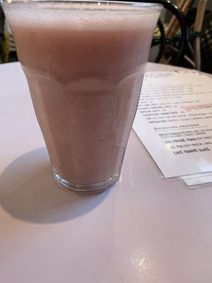 Red fruit smoothie   at Imagine Café in Paris