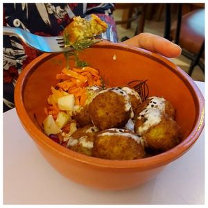 assiette de falafels 🌱 at Imagine Café in Paris
