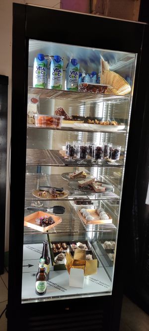 Drinks and cakes at Imagine Café in Paris