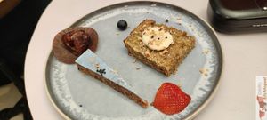 Raw pistachio and blue spirulina cake, banana ginger bread at Imagine Café in Paris