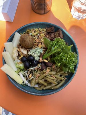 Seasonal bowl  at Imagine Café in Paris
