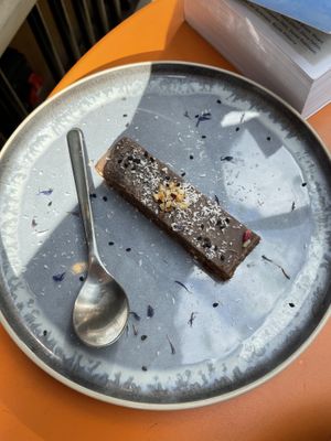 Cake  at Imagine Café in Paris