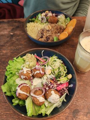  at Imagine Café in Paris