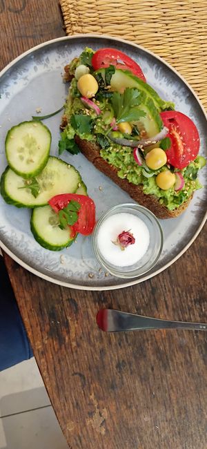 Avoid toast at Imagine Café in Paris