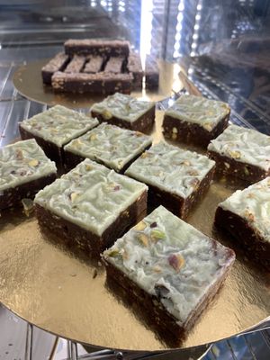 Pistachio Matcha Raw Cakes  at Imagine Café in Paris