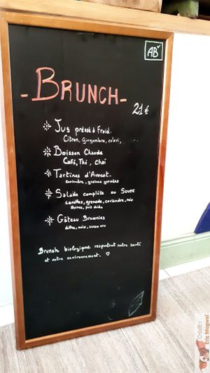 Brunch at Imagine Café in Paris