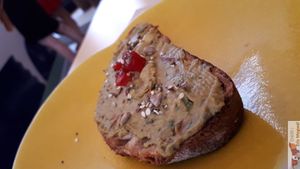 Avocat Toast at Imagine Café in Paris