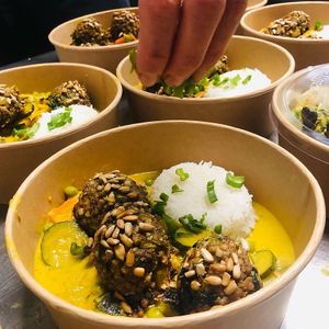 Nos plats et salades sont disponibles à l’emporter à l’épicerie bio des Eaux-Vives les mercredis et vendredis. 
Le marché de vie 
25 rue des Eaux-vives
1207 Genève at Be Kind Cafe in Geneva