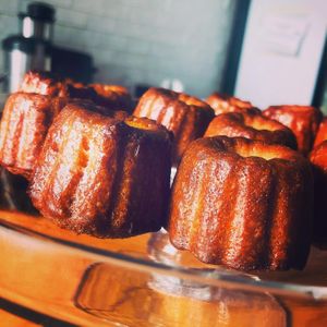 Avec le café vous seriez plutôt canistrelli corse au citron, cannelé bordelais ou madeleine choc / vanille ? 
Retrouvez nos petites douceurs “à la française” plant-based e at Be Kind Cafe in Geneva