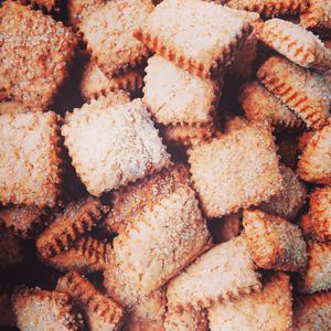 Avec le café vous seriez plutôt canistrelli corse au citron, cannelé bordelais ou madeleine choc / vanille ? 
Retrouvez nos petites douceurs “à la française” plant-based e at Be Kind Cafe in Geneva