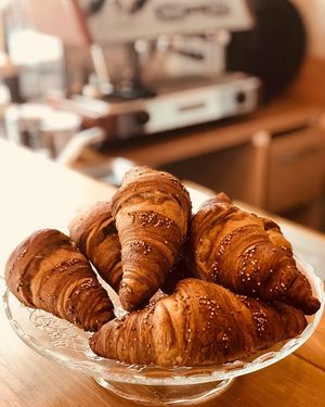 Ggggrrrrr des croissants Vegan quinoa-épeautre au petit-dej!!!!

OMG Vegan croissant Made with quinoa and spelt at Be Kind Cafe in Geneva
