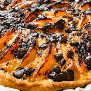 Dessert aux fruits du jour: tarte aux poires et chocolat noir 70%.  at Be Kind Cafe in Geneva