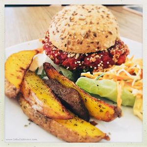 Merci Vero pour la visite, votre article et la photo ☺️.

https://labulledevero.com/2019/01/11/decouvrir-la-cuisine-vegan/#more-13572 at Be Kind Cafe in Geneva