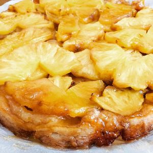 Dessert aux fruits du jour: tarte tatin à l’ananas 🍍🍍🍍
 at Be Kind Cafe in Geneva