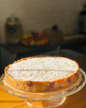 Cheesecake façon New-Yorkaise à la noix de coco / citron / framboises 💛.

#bekind #bekindcafe #bekindcafegeneva #bekindcafegeneve #vegancheesecake #vegancheesecakes #plantbase at Be Kind Cafe in Geneva