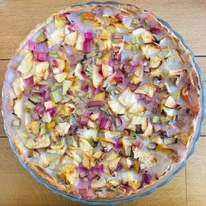 Tarte aux pommes, rhubarbe et vanille.
 at Be Kind Cafe in Geneva