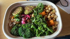 Curry bowl with Falafel and broccoli added I think.  This tasted very good, but healthy.  Definitely eating raw vegetables and stuff for better or for worse at Mora Mora - Polanco in Mexico City