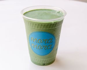 Clean and Green- banana, pear, spinach, kale, dates, vainilla extract, almond milk, raw spirulin at Mora Mora - Polanco in Mexico City