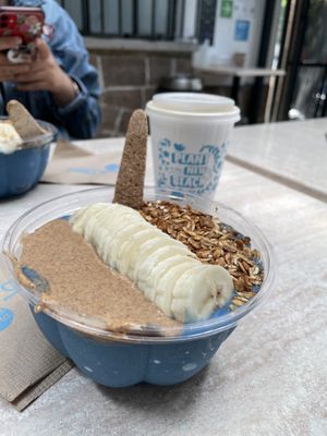 el azul y vegan latte  at Mora Mora - Roma in Mexico City