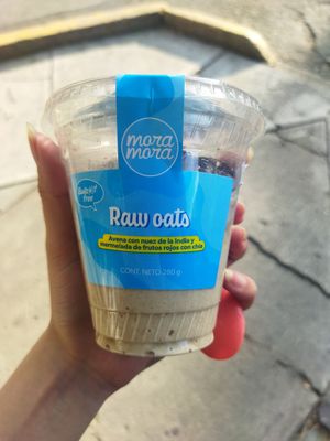 Raw oats: Avena con mermelada muy deliciosa. at Mora Mora - Roma in Mexico City