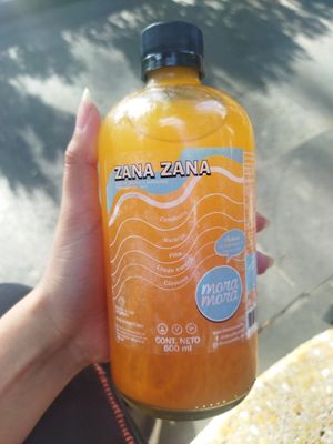 Jugo zana zana 🥕 at Mora Mora - Roma in Mexico City